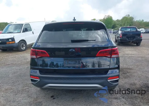 2022 Volkswagen Taos 1.5T Se из США, поврежденный, VIN 3VVWX7B24NM049589